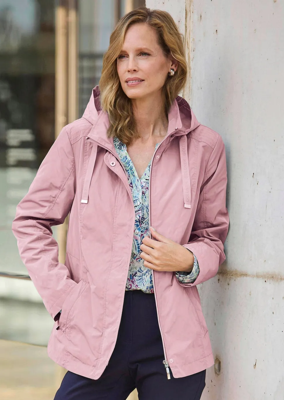 Jacke mit abnehmbarer Kapuze