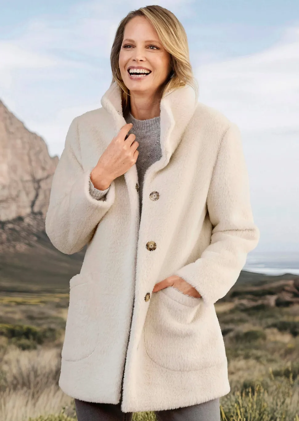 Jacke mit Stehkragen aus Federgarn