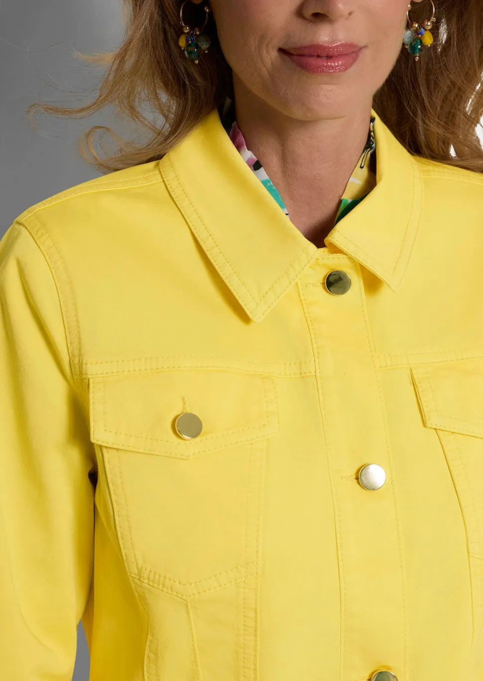 Jeansjacke in taillierter Form