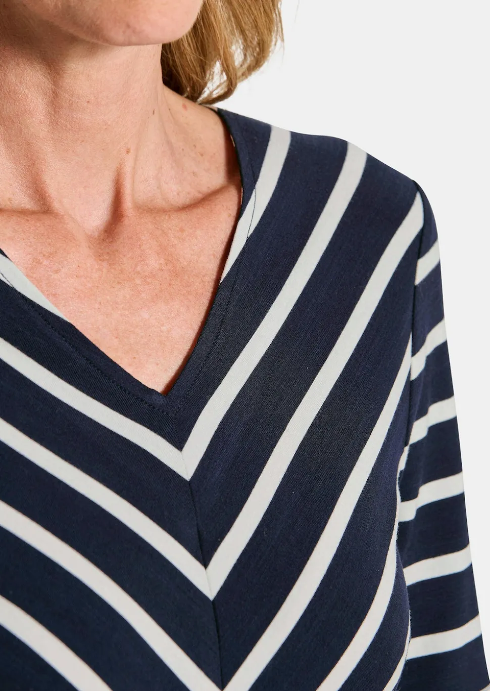 Jersey-Kleid im Marine-Look
