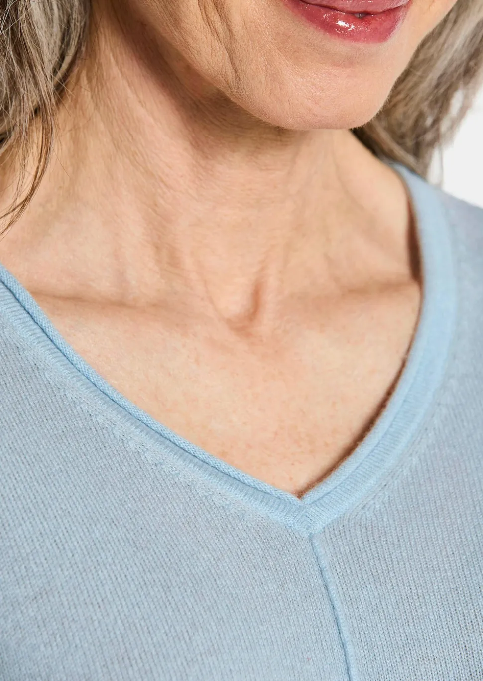 Kaschmirpullover mit V-Ausschnitt