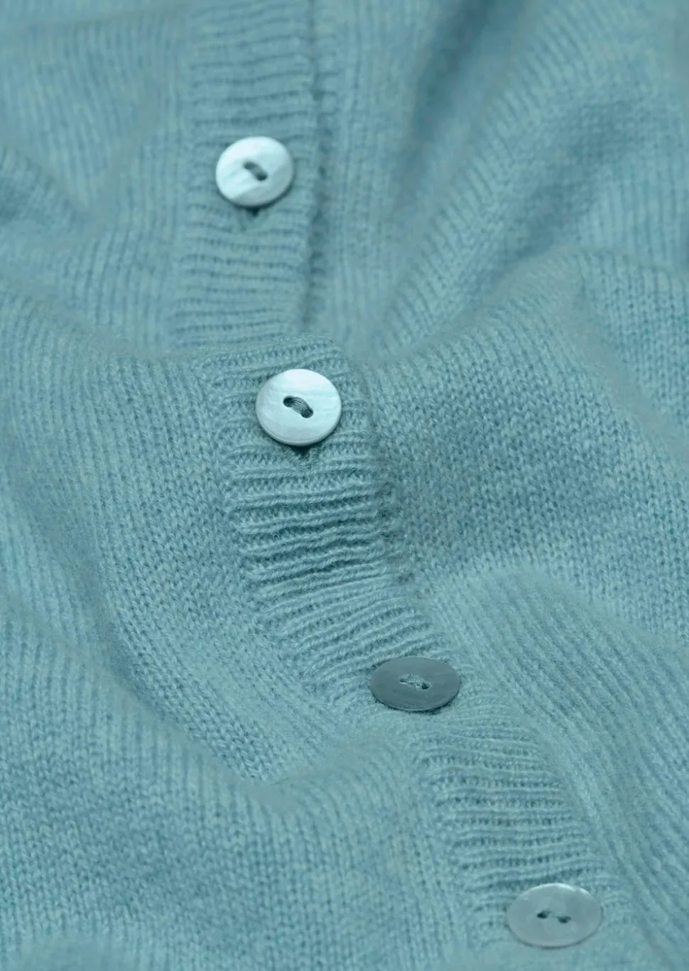 Kaschmirstrickjacke mit Rundhalsausschnitt