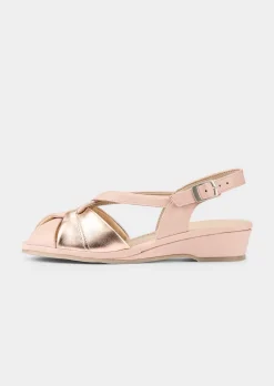 Klassische Leder-Sandalen mit Glanz-Details