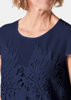 Kleid aus sommerlicher Spitze