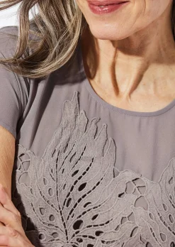 Kleid aus sommerlicher Spitze