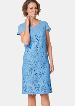 Kleid aus sommerlicher Spitze