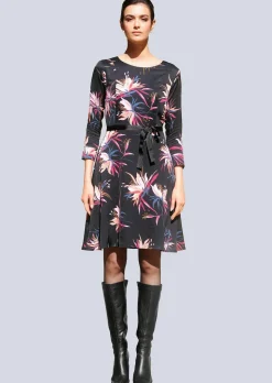 Kleid mit Bindegürtel