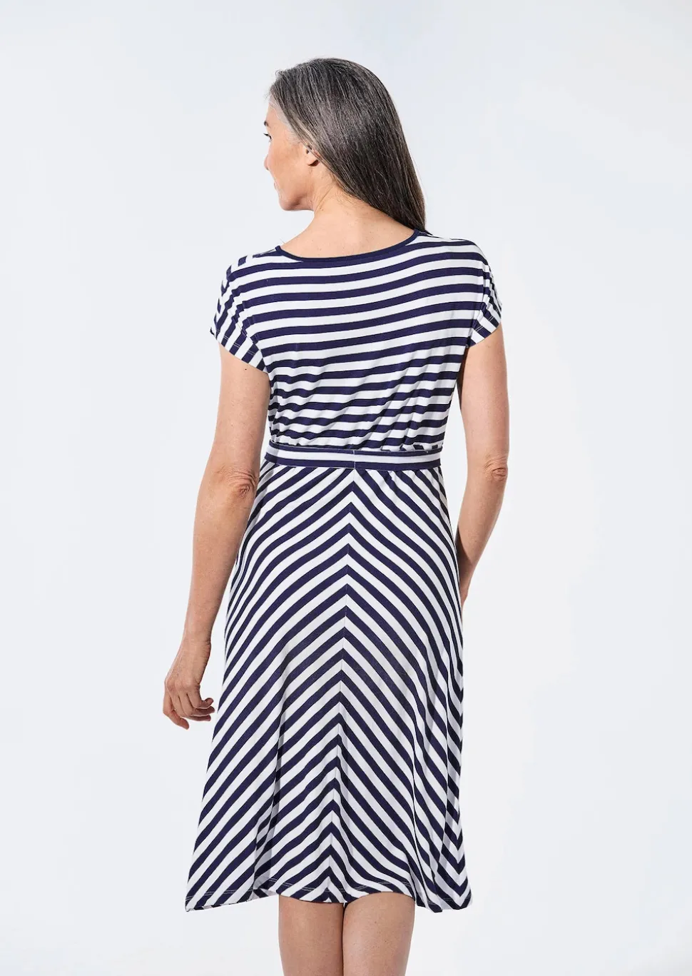 Kleid mit U-Boot-Ausschnitt