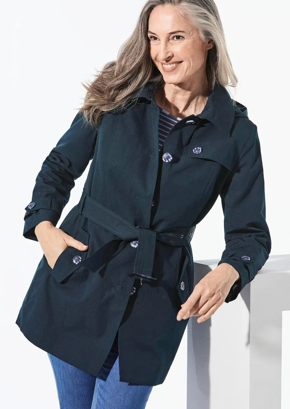 Kurzmantel im Trenchcoat-Stil