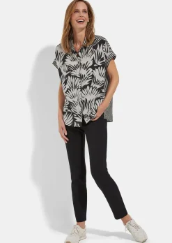 Kurzärmelige Bluse im Mustermix