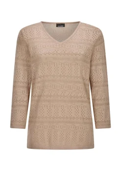 Leichter Strickpullover mit Ajourmuster