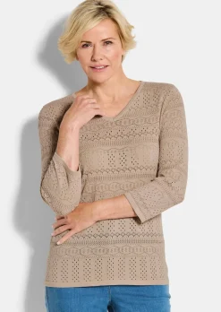 Leichter Strickpullover mit Ajourmuster