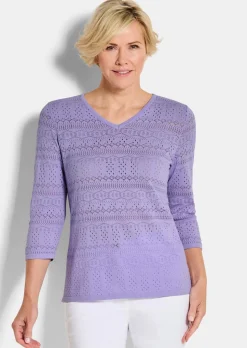 Leichter Strickpullover mit Ajourmuster