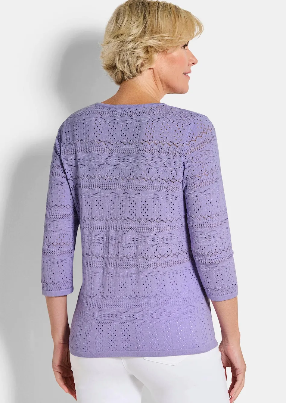 Leichter Strickpullover mit Ajourmuster