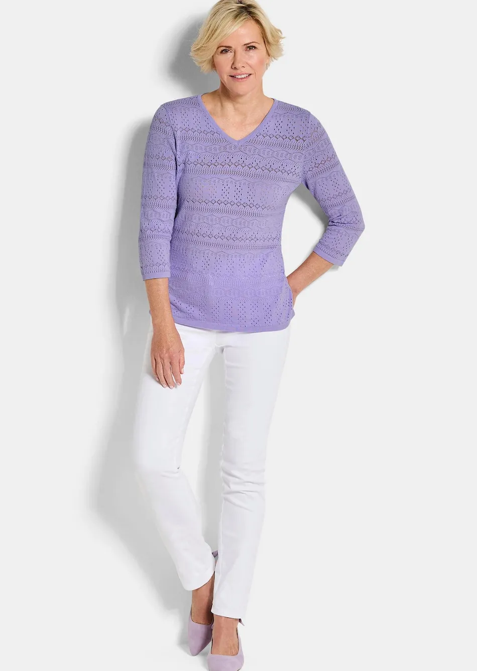Leichter Strickpullover mit Ajourmuster