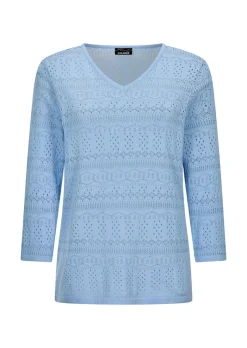 Leichter Strickpullover mit Ajourmuster