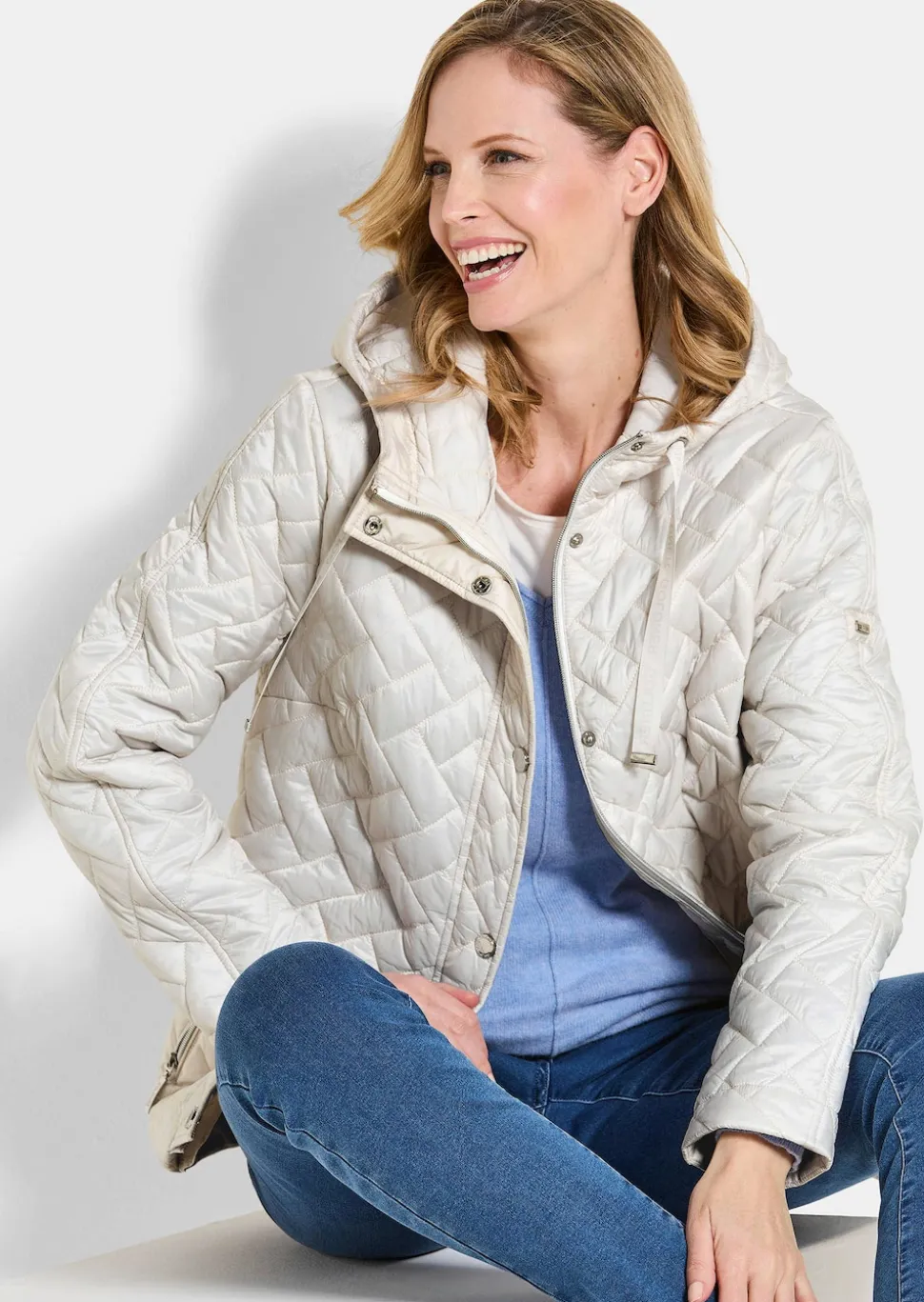 Leichte Steppjacke mit Kapuze