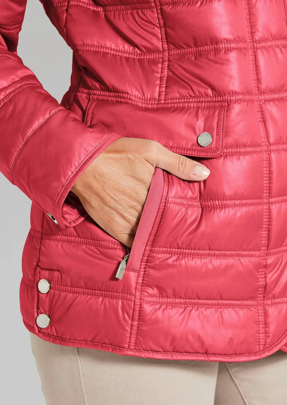 Leichte Steppjacke mit vielen Details