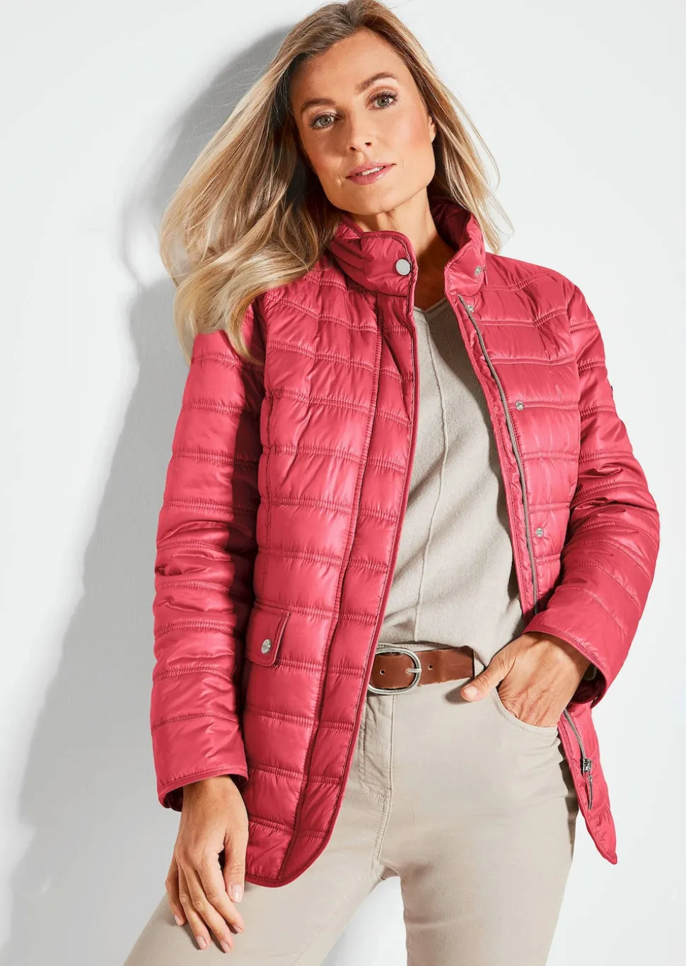 Leichte Steppjacke mit vielen Details