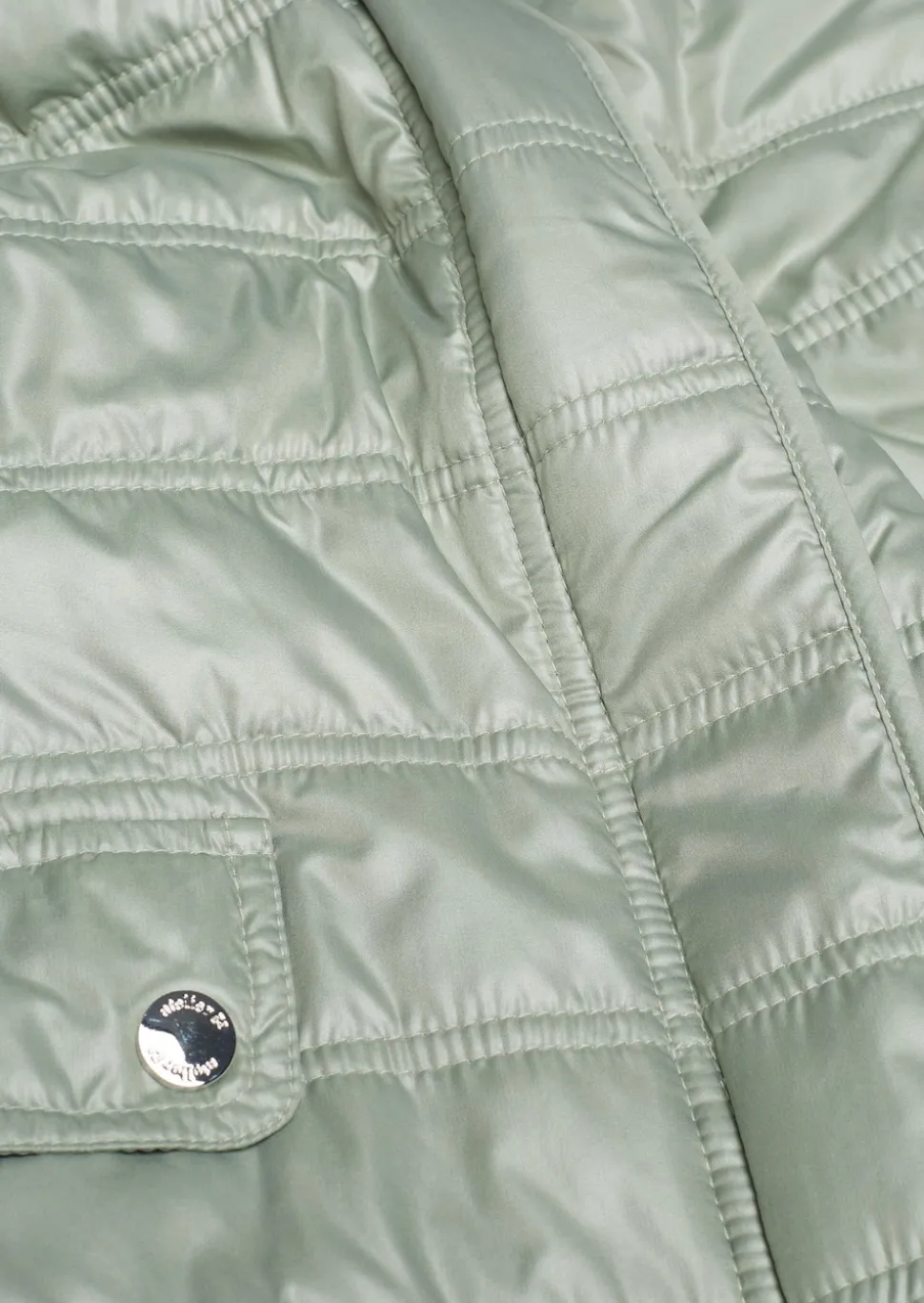 Leichte Steppjacke mit vielen Details