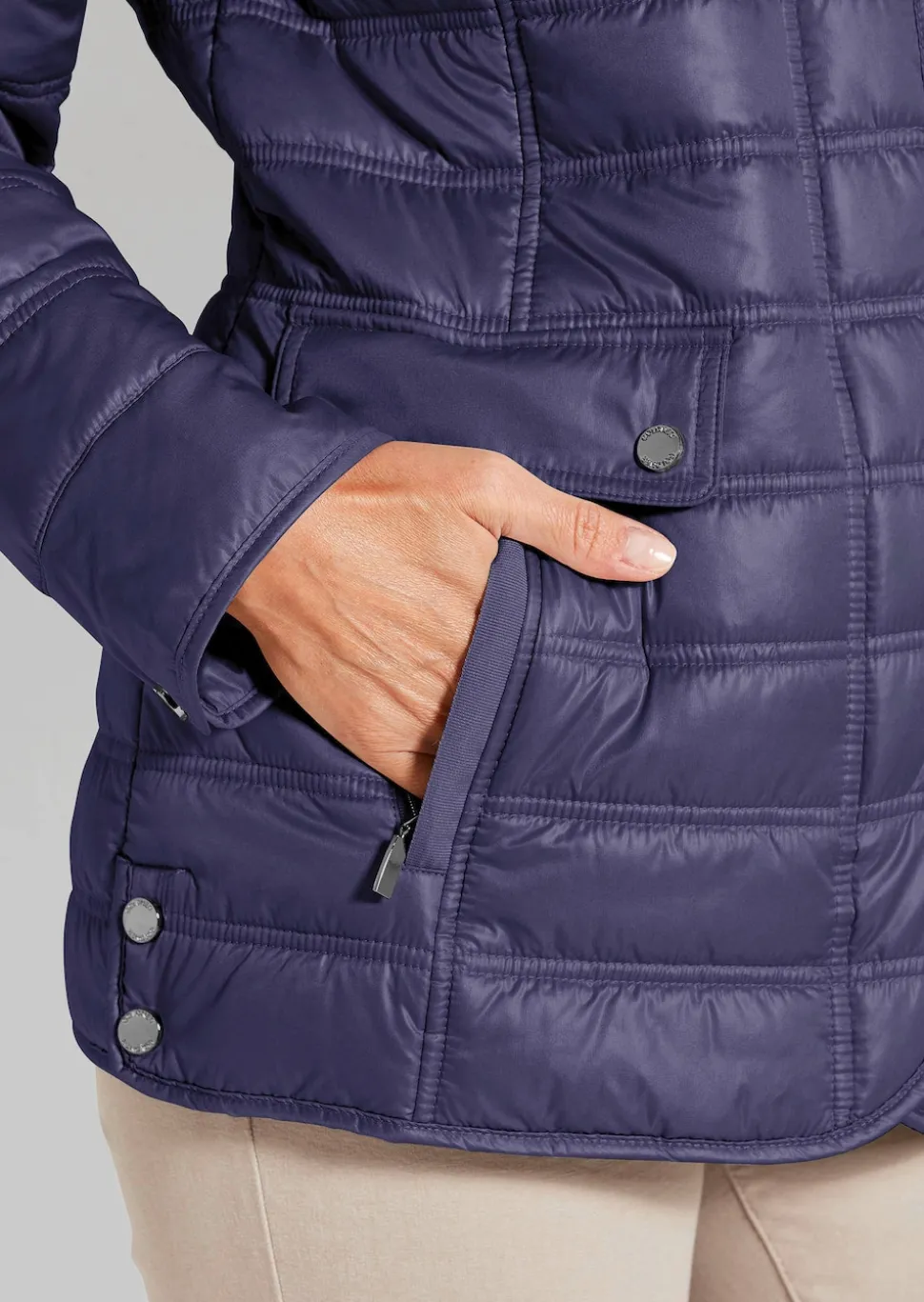 Leichte Steppjacke mit vielen Details
