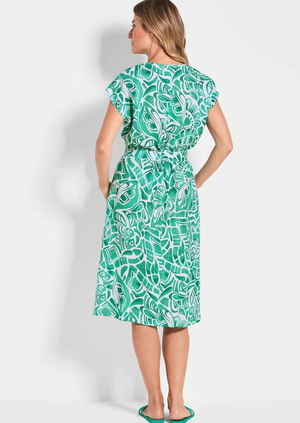 Leinenkleid mit Alloverdruck & Bindegürtel