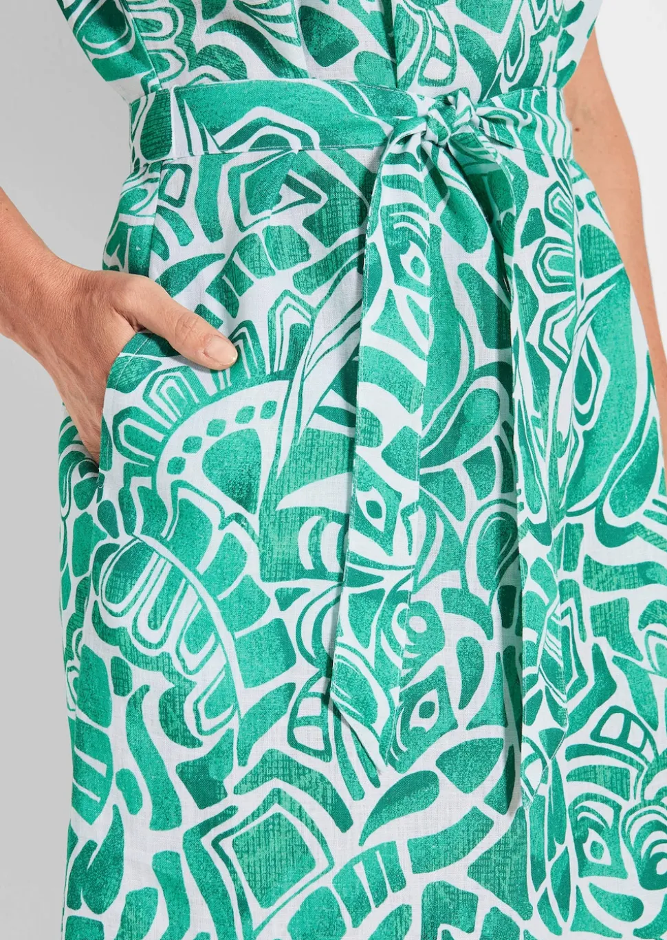 Leinenkleid mit Alloverdruck & Bindegürtel