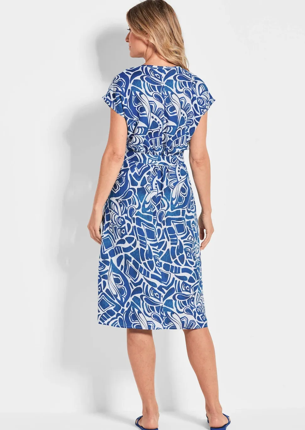 Leinenkleid mit Alloverdruck & Bindegürtel