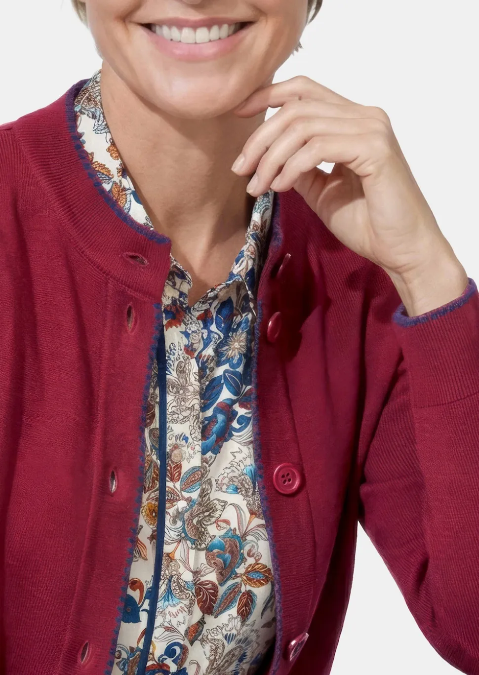 Longstrickjacke mit kontrastfarbenen Zierkanten