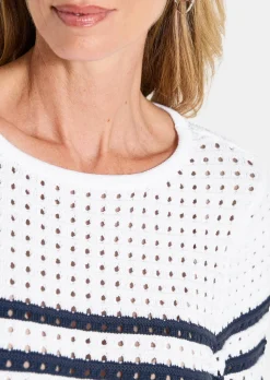 Maritimer Ringelpullover mit Ajourmuster