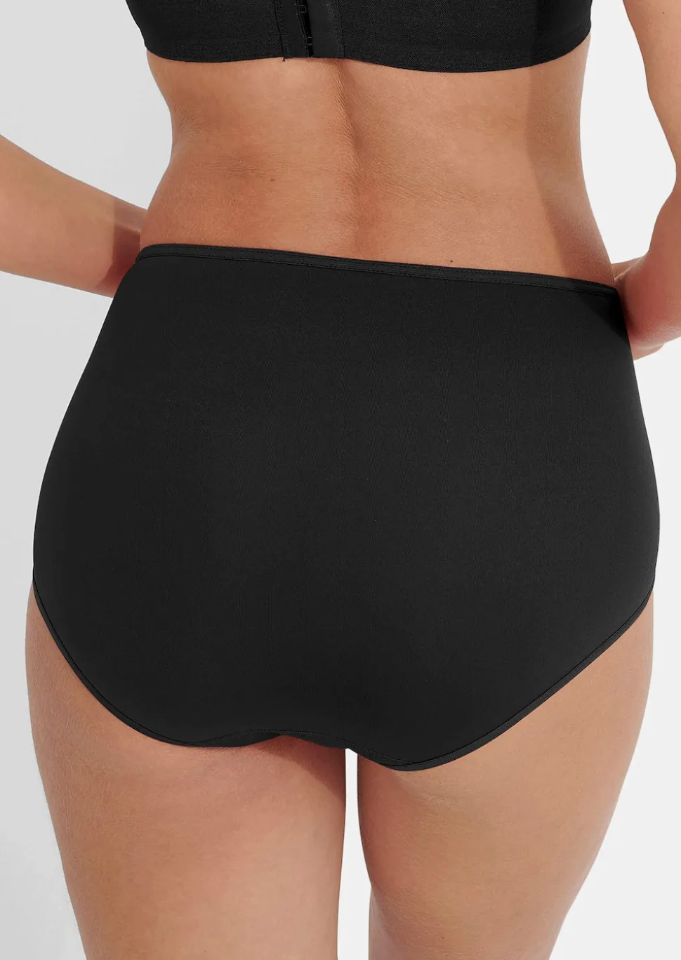 Maxislip aus Microfaser mit Spitze