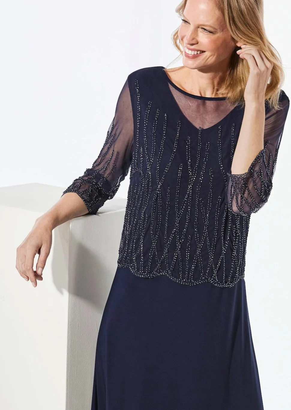 Mit Perlen besetztes Kleid