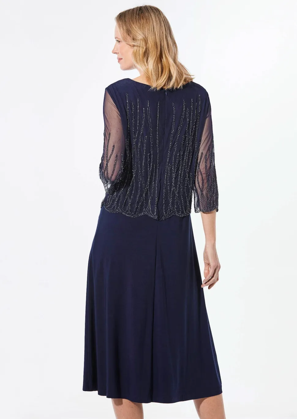 Mit Perlen besetztes Kleid