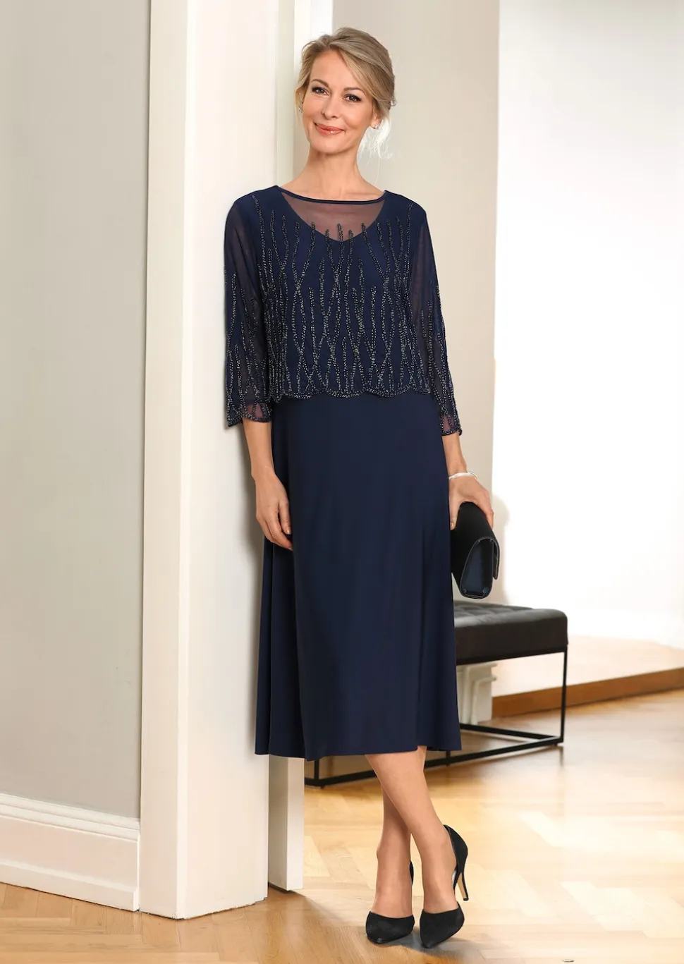 Mit Perlen besetztes Kleid