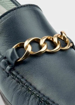 Mokassins mit Zierkette