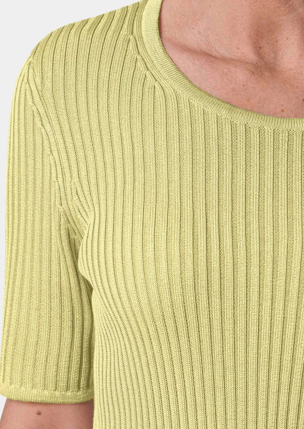 Pflegeleichter Pullover in hochwertiger Rippenstruktur