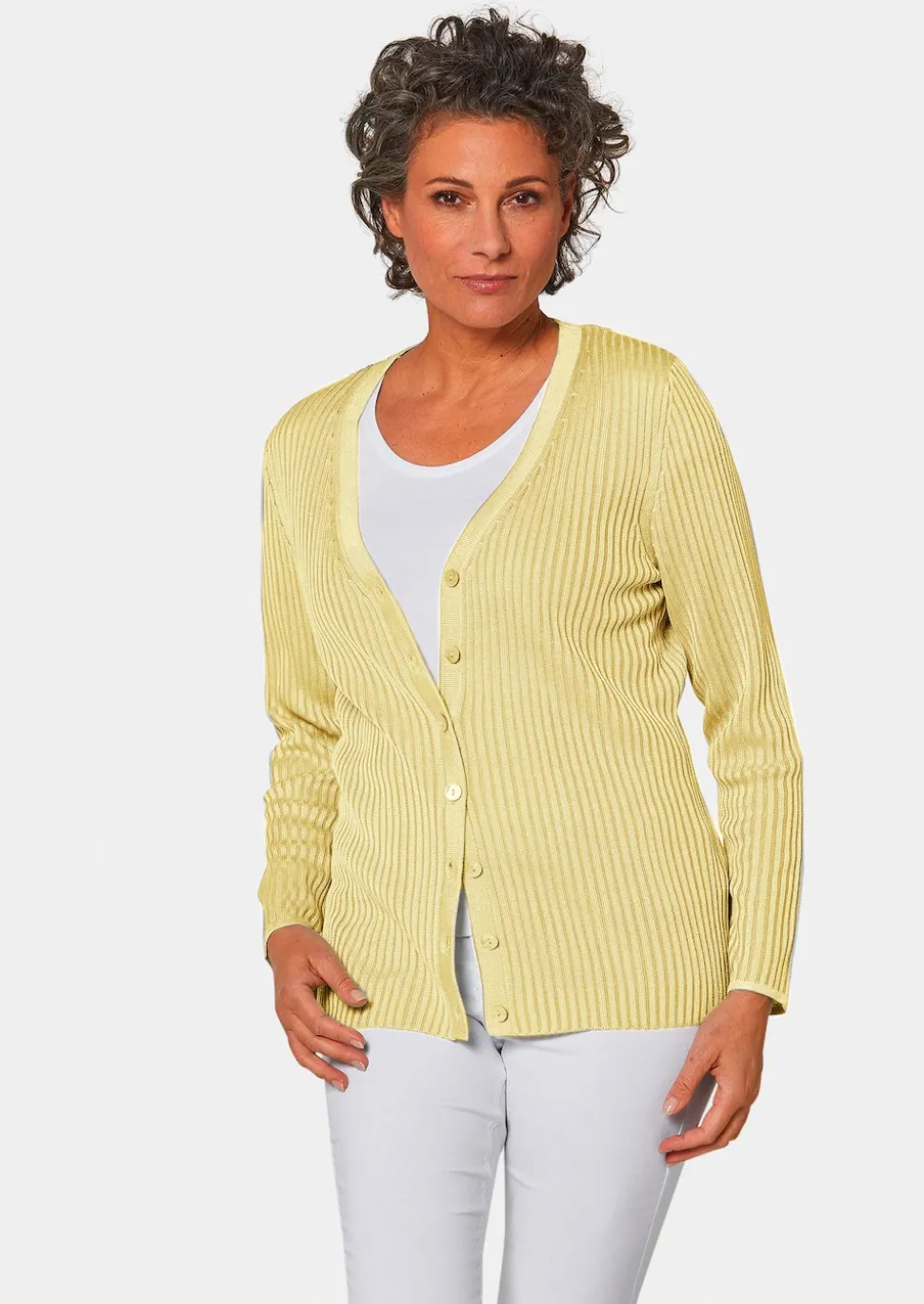 Pflegeleichte Strickjacke in hochwertiger Rippenstruktur