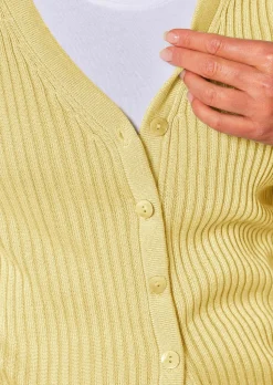 Pflegeleichte Strickjacke in hochwertiger Rippenstruktur