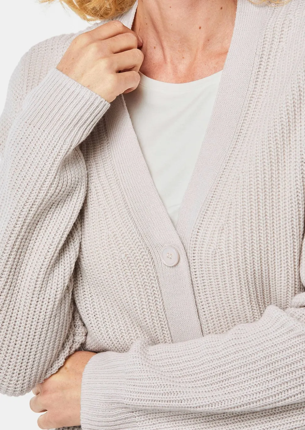 Pflegeleichte Strickjacke in hochwertiger Rippenstruktur