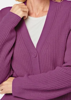 Pflegeleichte Strickjacke in hochwertiger Rippenstruktur