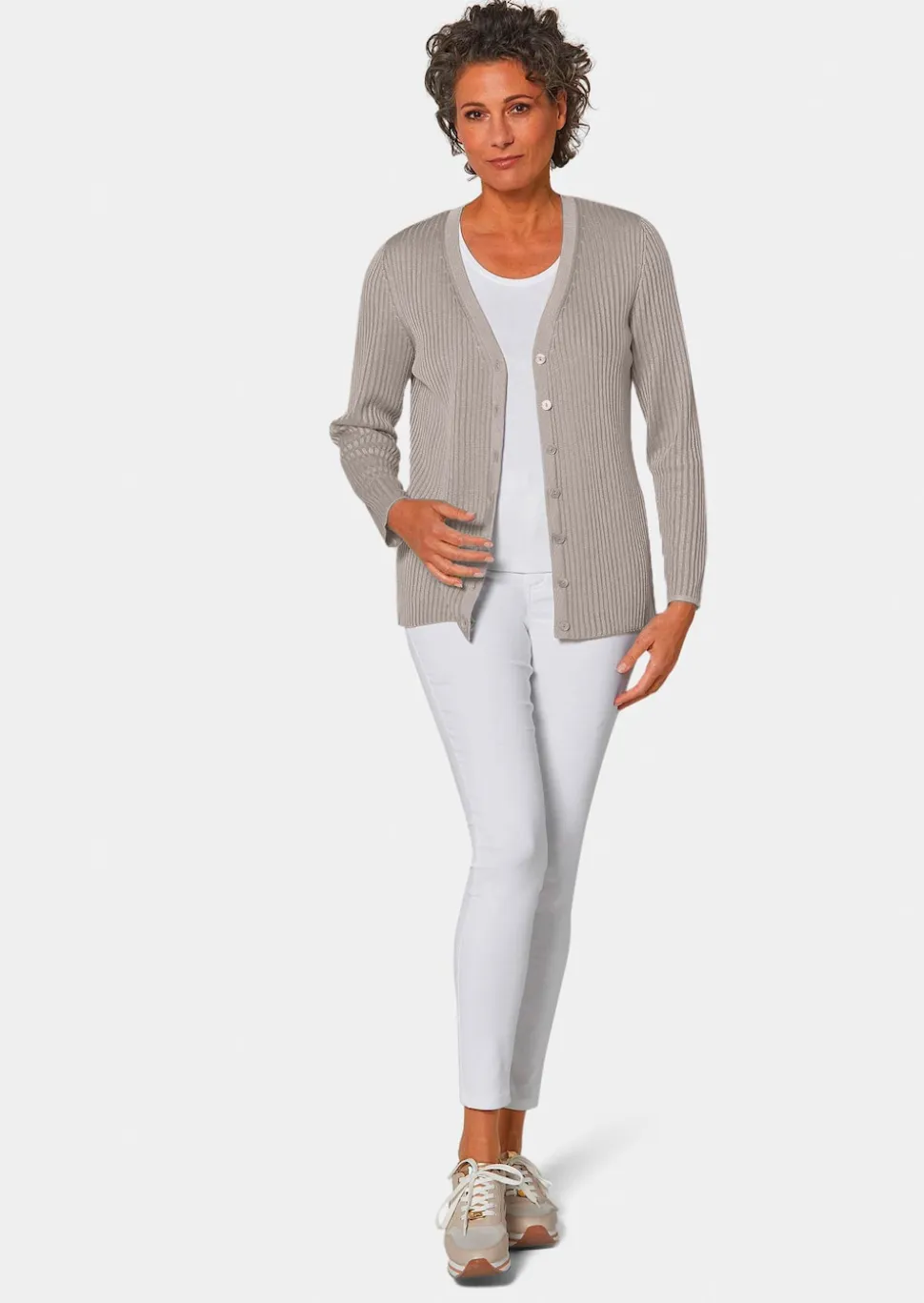 Pflegeleichte Strickjacke in hochwertiger Rippenstruktur