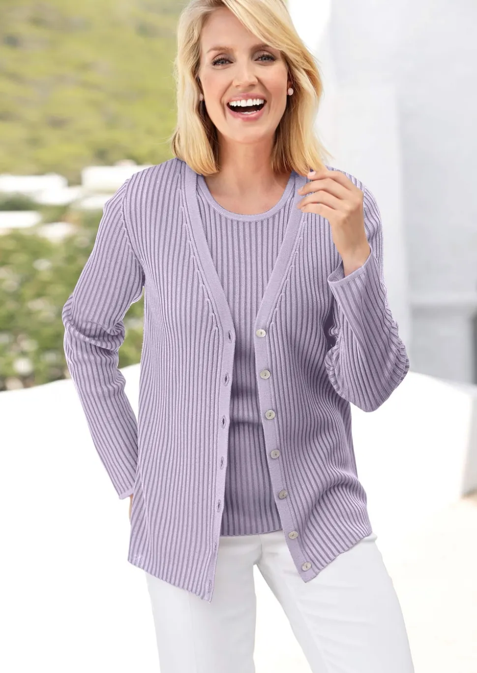 Pflegeleichte Strickjacke in hochwertiger Rippenstruktur