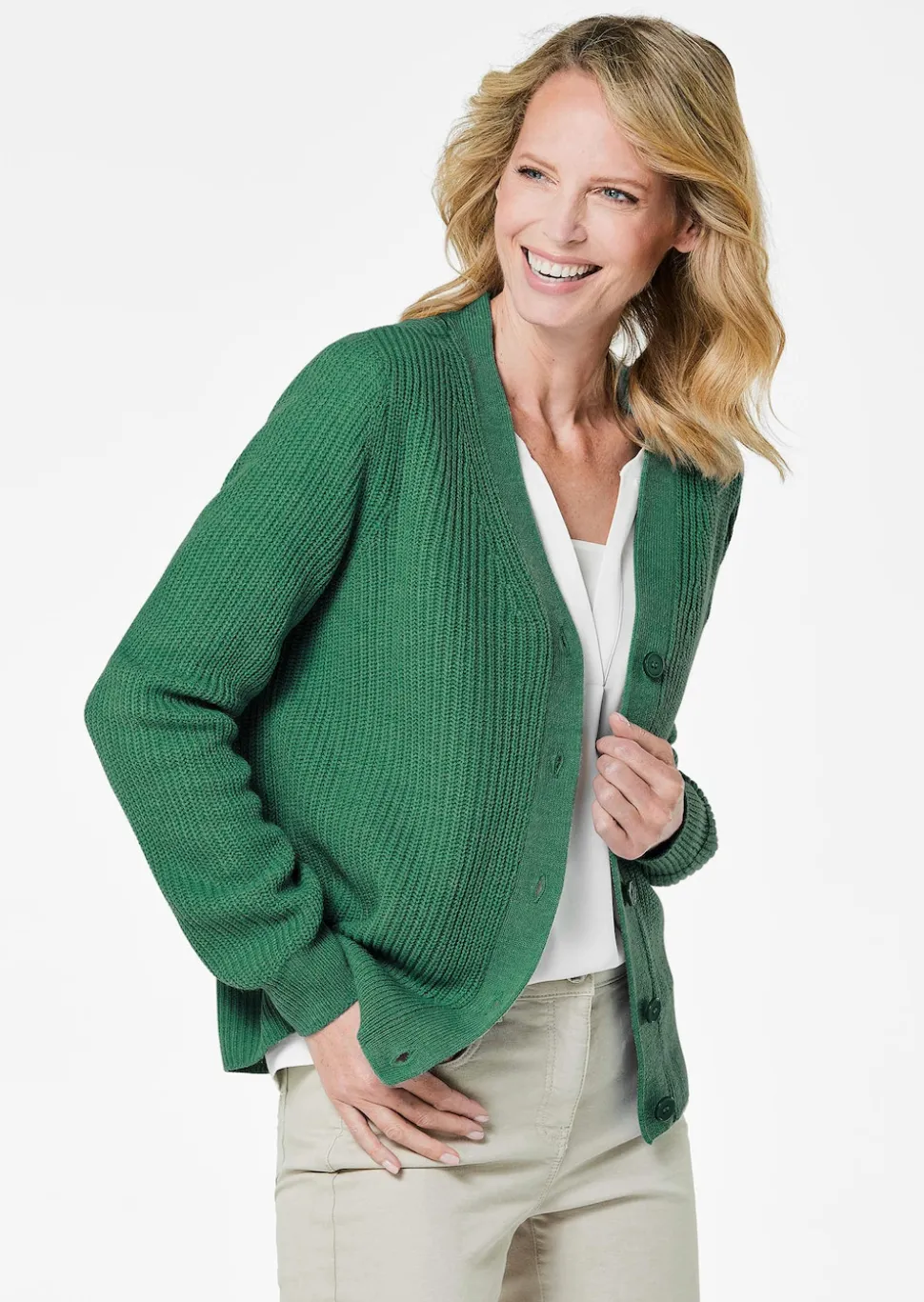 Pflegeleichte Strickjacke in hochwertiger Rippenstruktur