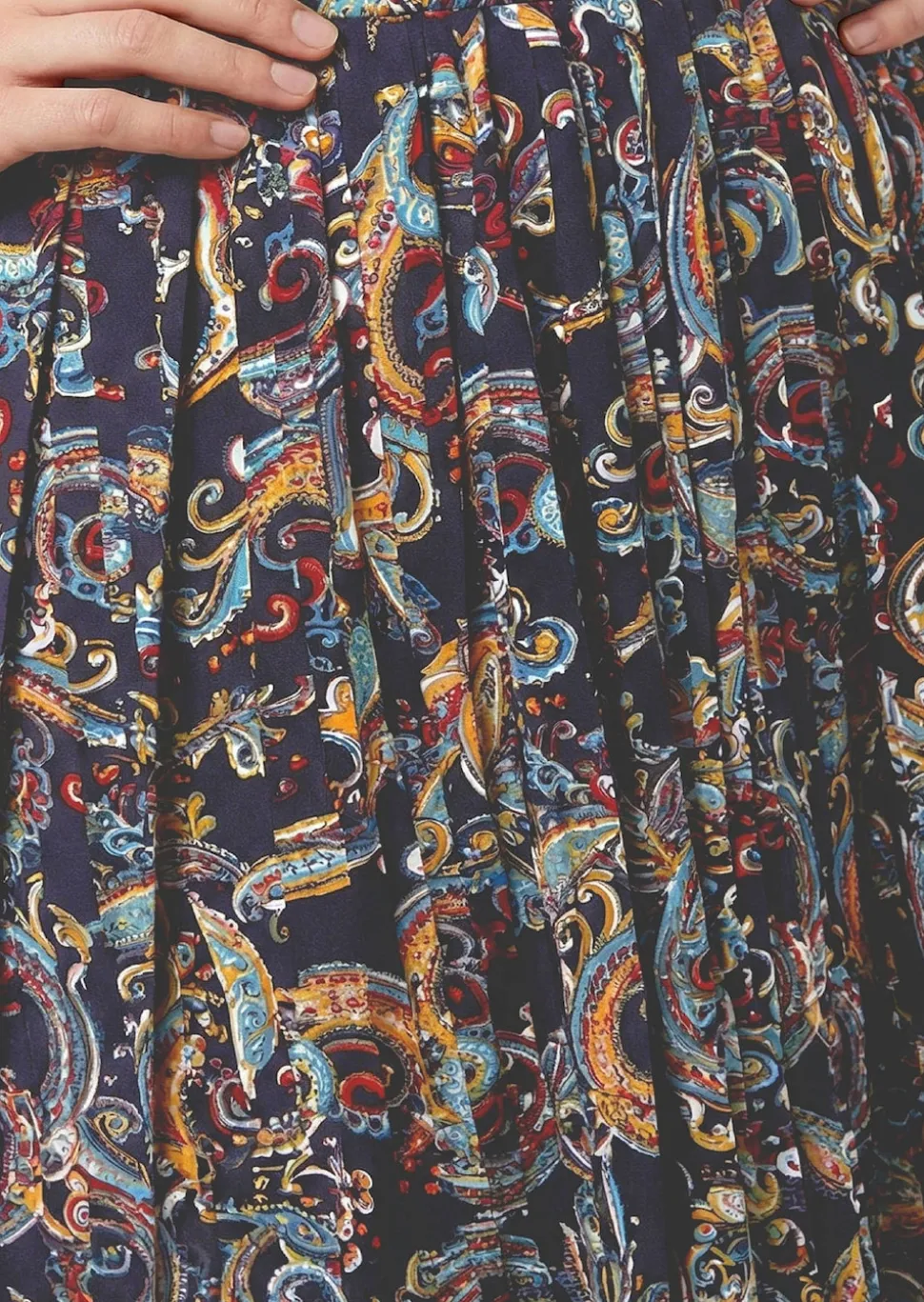 Plisseerock mit Paisley-Muster in Midi-Länge