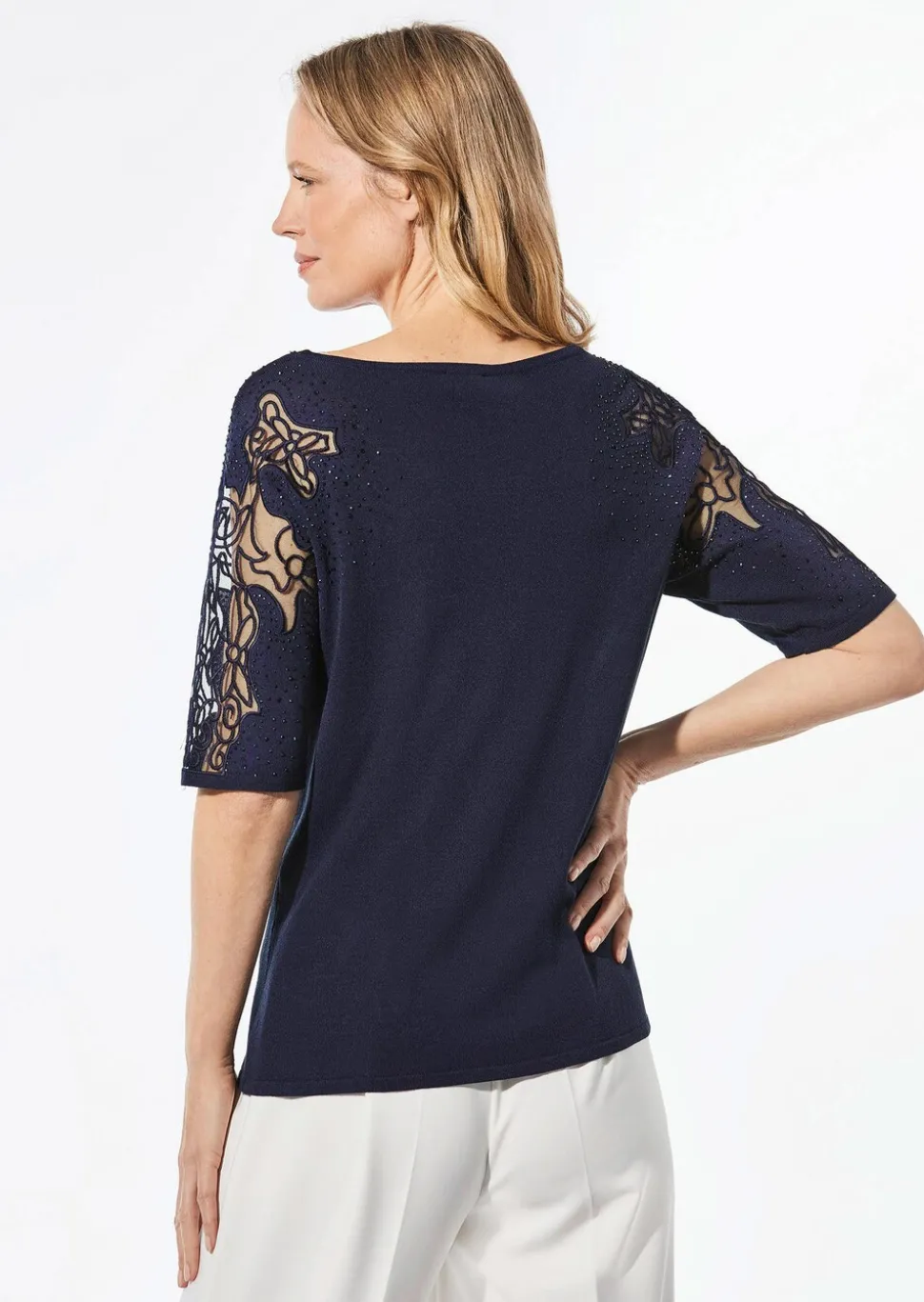 Pullover mit Spitzeneinsätzen und Glanzsteinchen