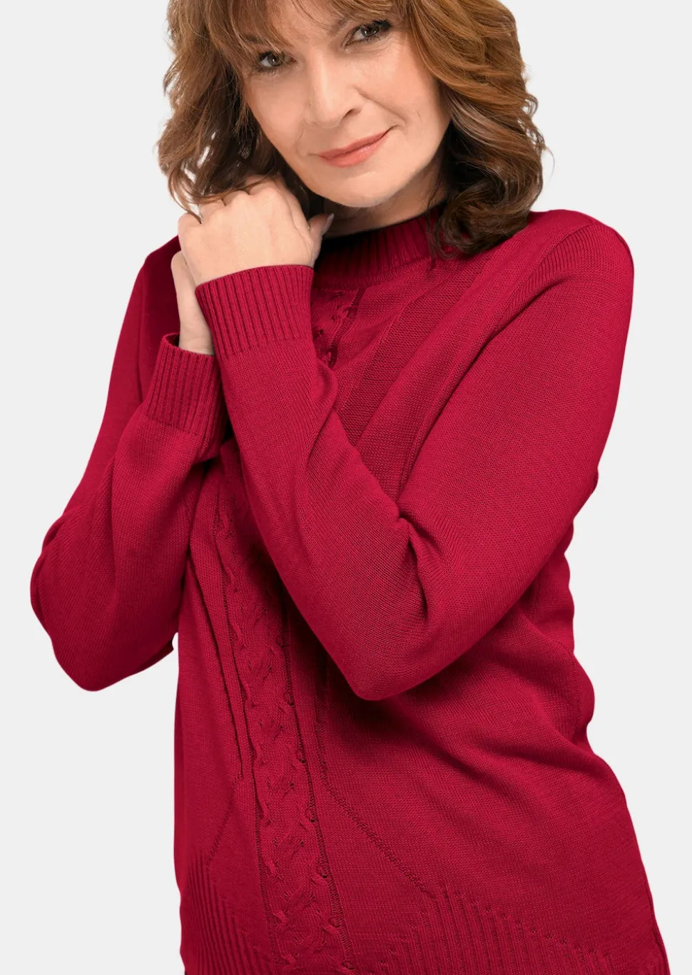 Pullover mit streckendem Zopfmuster