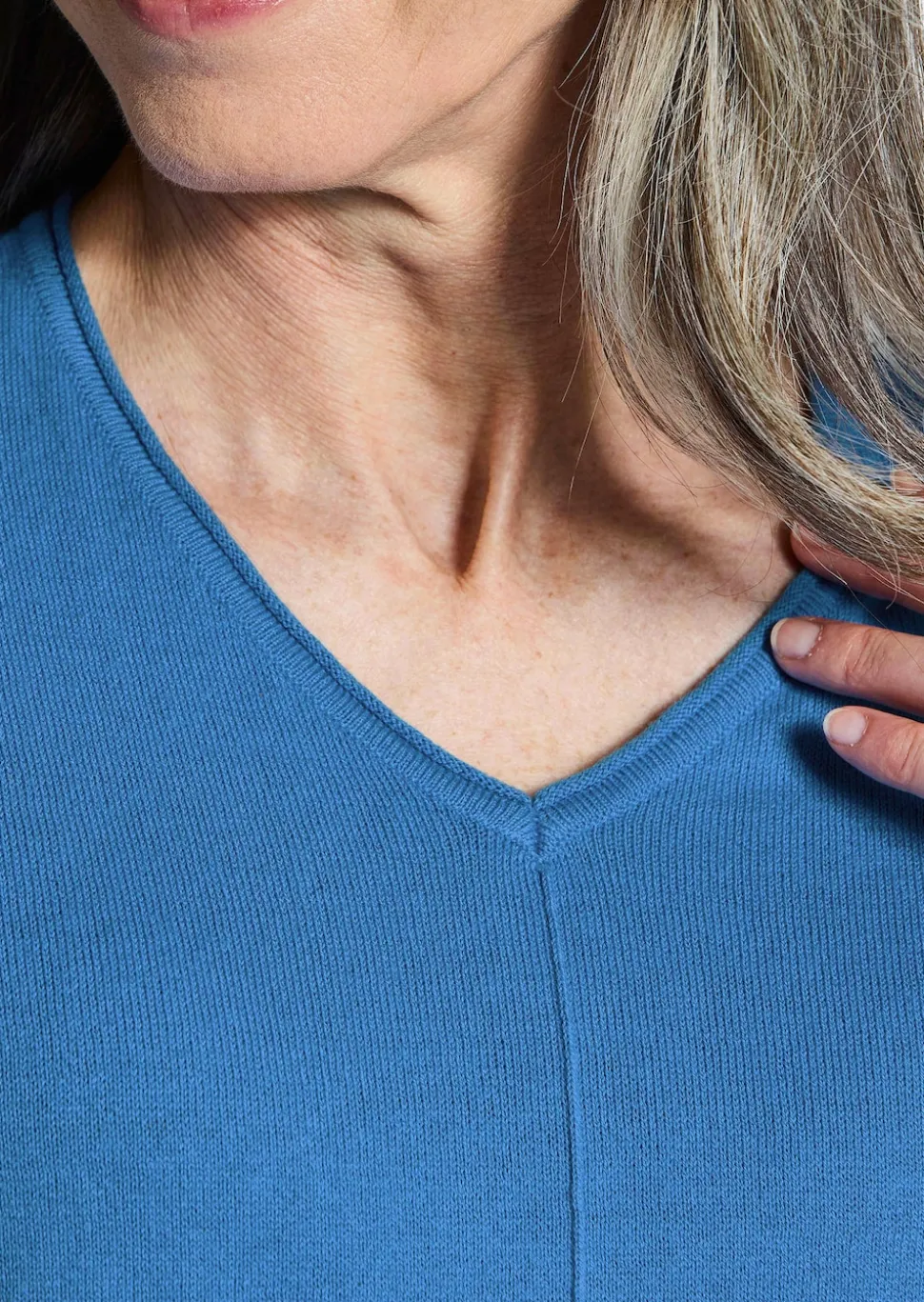 Pullover mit V-Ausschnitt aus COTTAMIRA