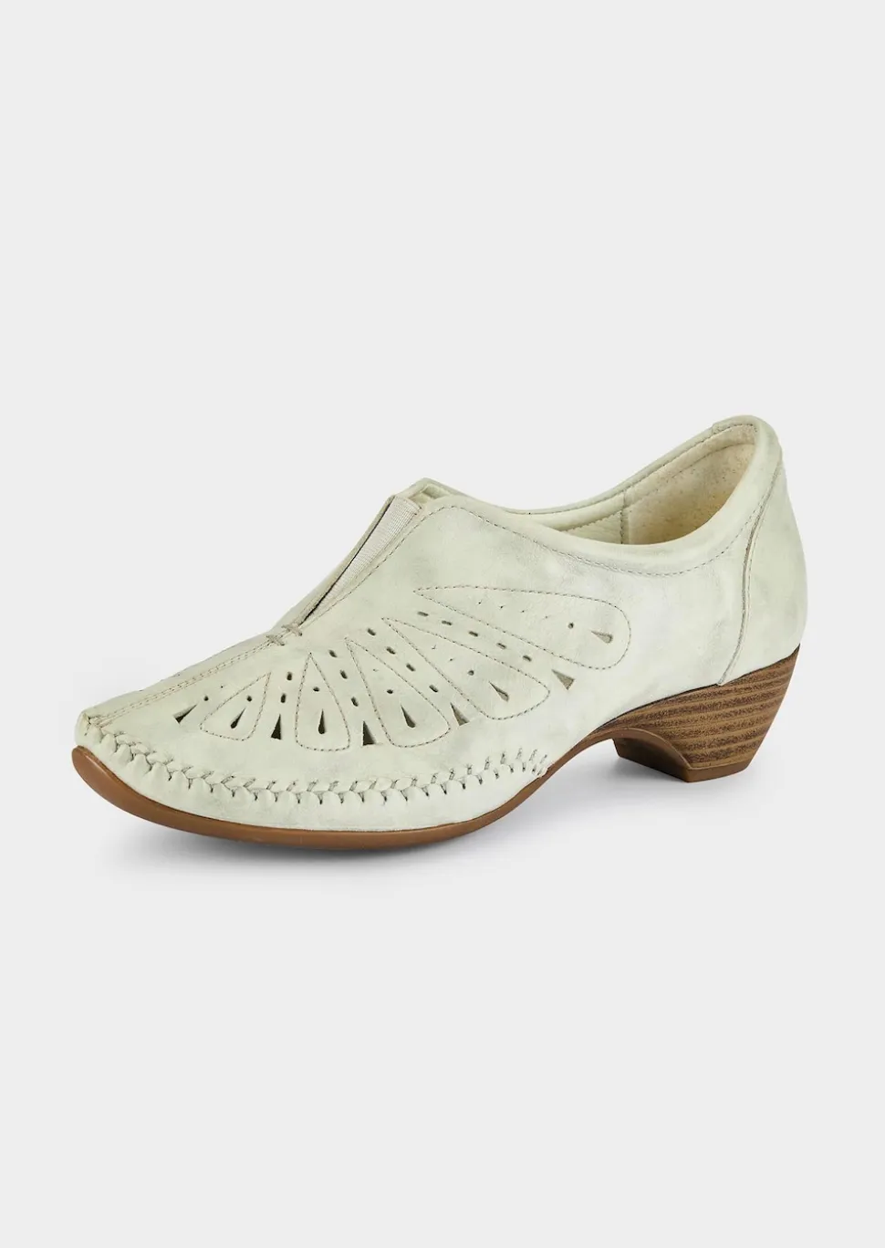 Pumps aus perforiertem Leder