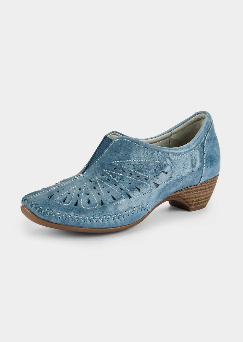 Pumps aus perforiertem Leder