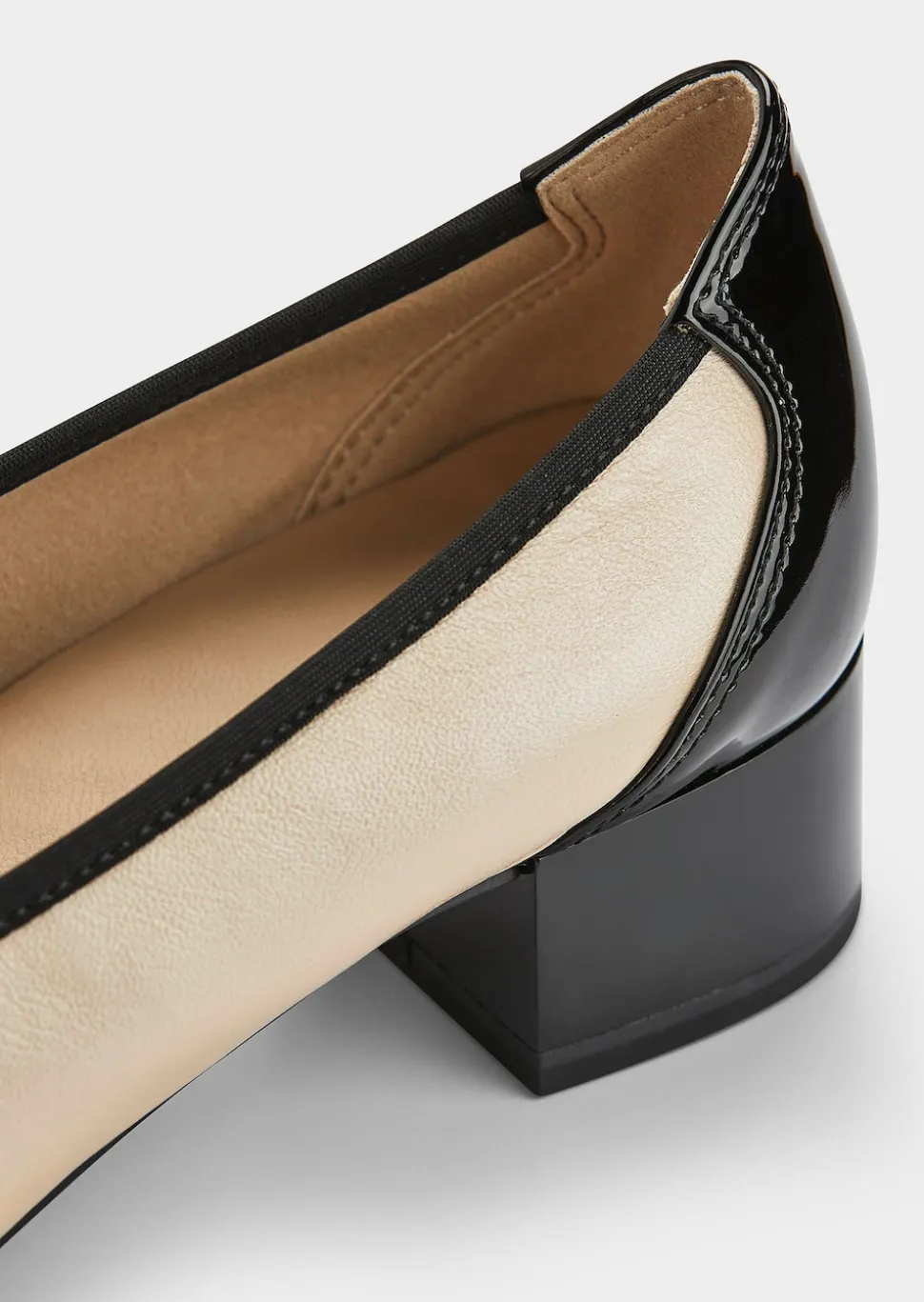 Pumps in klassischem Look